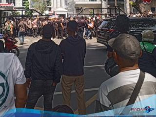 Unjuk Rasa di DPRD Sumut, Sejumlah Personel Polisi Alami Luka Saat Pengamanan